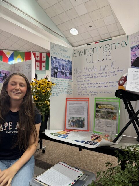 A student recruiting for the Environmental Club.